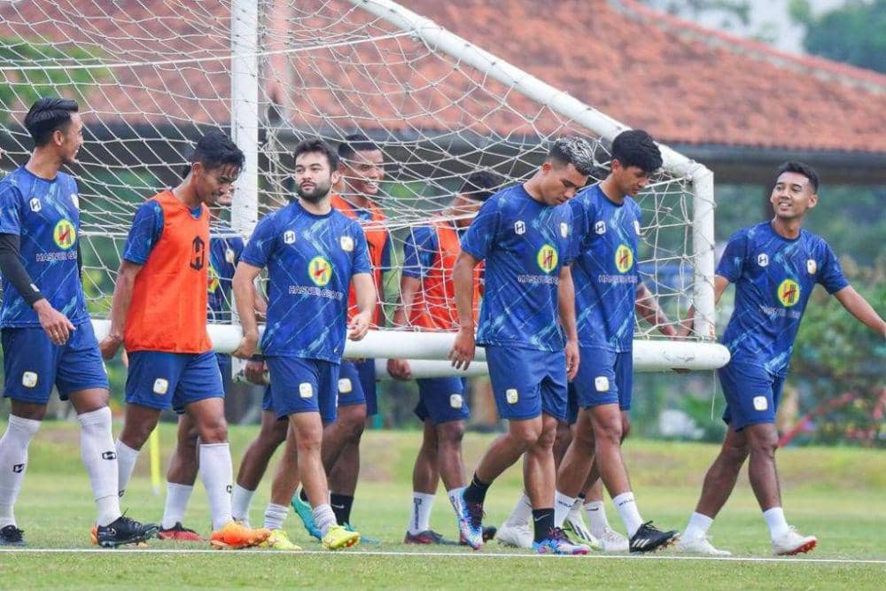 Para pemain Barito Putera saat melakukan sesi latihan pada Rabu 13 Maret 2024. (Instagram.com/psbaritoputeraofficial)