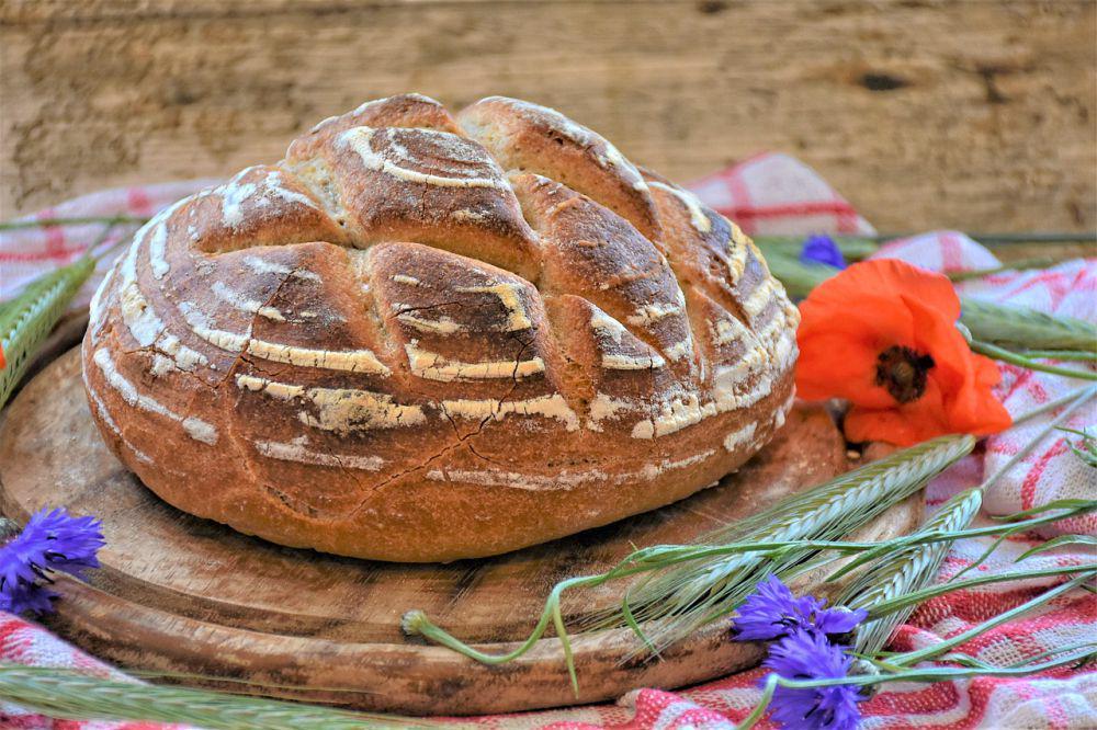 7 Tips Menghidangkan Roti Sourdough, Tambahkan Selai Buah Segar