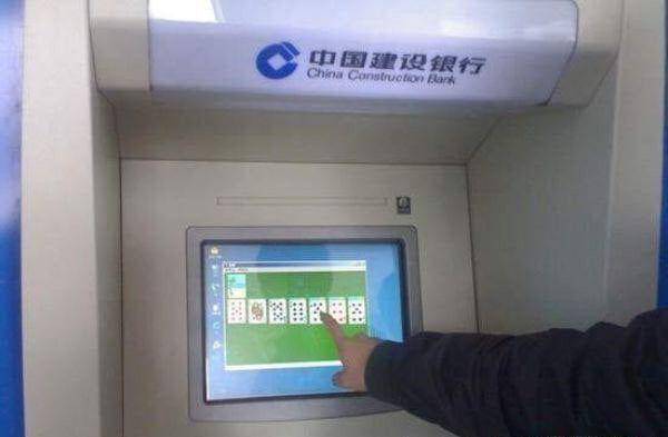 potret hal aneh dan membingungkan terjadi di ATM (reddit.com/user/ntdo_34269)