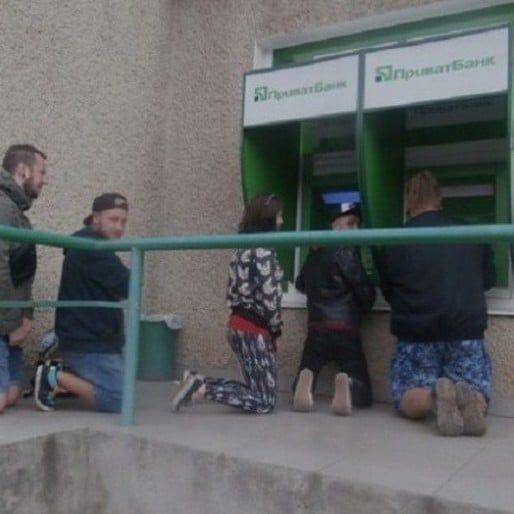 potret hal aneh dan membingungkan terjadi di ATM (reddit.com/user/Le_Prefosere)