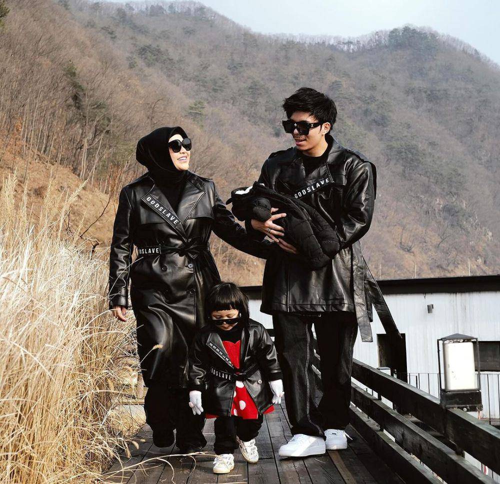 potret keluarga Atta Halilintar dan Aurel Hermansyah (instagram.com/aurelie.hermansyah)