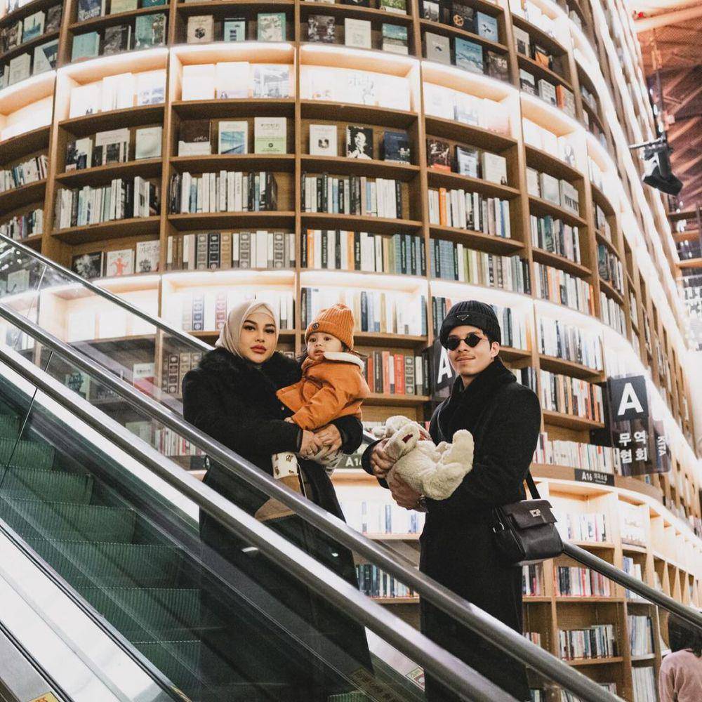 potret keluarga Atta Halilintar dan Aurel Hermansyah (instagram.com/aurelie.hermansyah)
