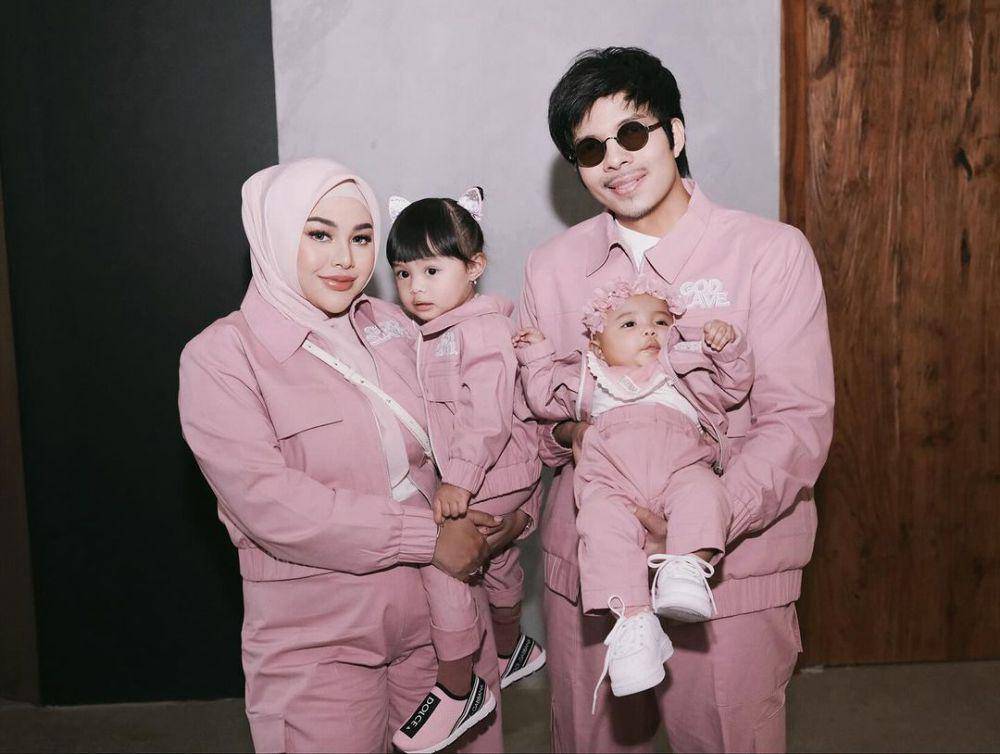 potret keluarga Atta Halilintar dan Aurel Hermansyah (instagram.com/aurelie.hermansyah)