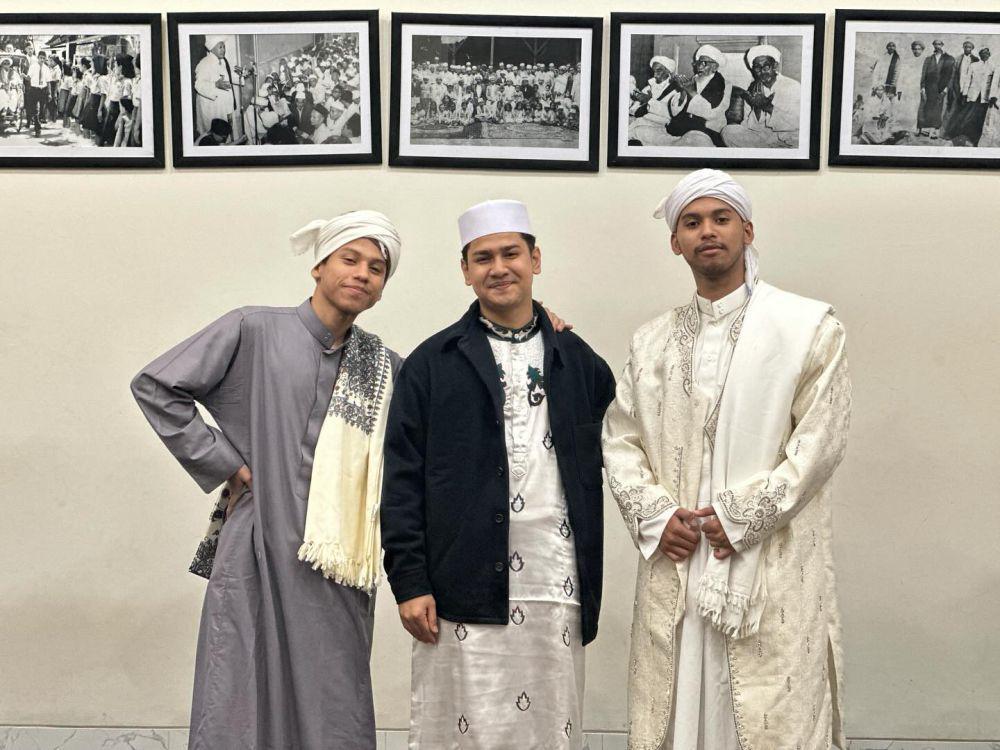 8 Momen Syakir Daulay Bareng Santri di Masjid, Ikuti Amanah Sang Guru!