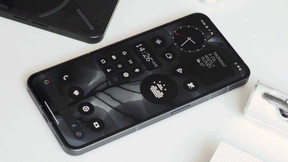 Nothing Phone 2 (dok. Nothing)