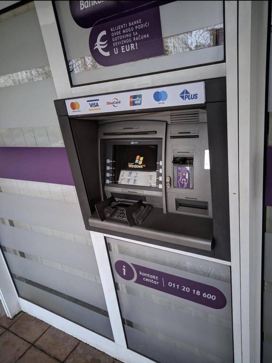 potret hal aneh dan membingungkan terjadi di ATM (reddit.com/r/blursedimages)