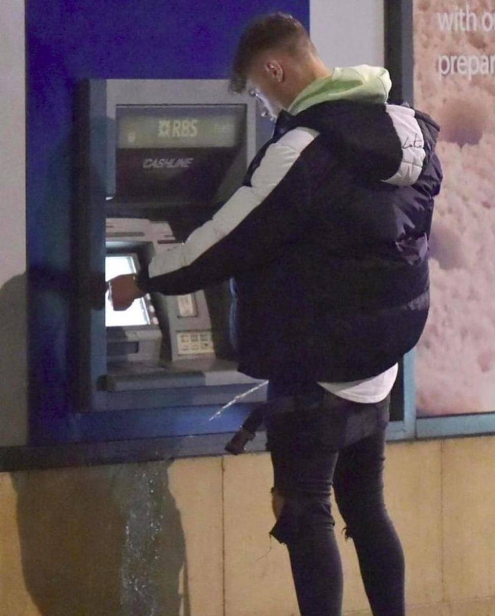 potret hal aneh dan membingungkan terjadi di ATM (reddit.com/user/_cjessop18_)