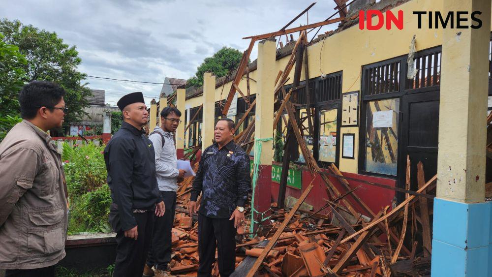 Atap SDN Kedaung Depok Ambruk, 2 Bulan Lagi Baru Diperbaiki