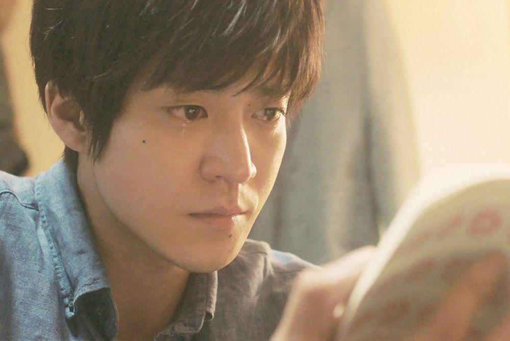 Shun Oguri di film Let Me Eat Your Pancreas (post.naver.com/미디어캐슬)