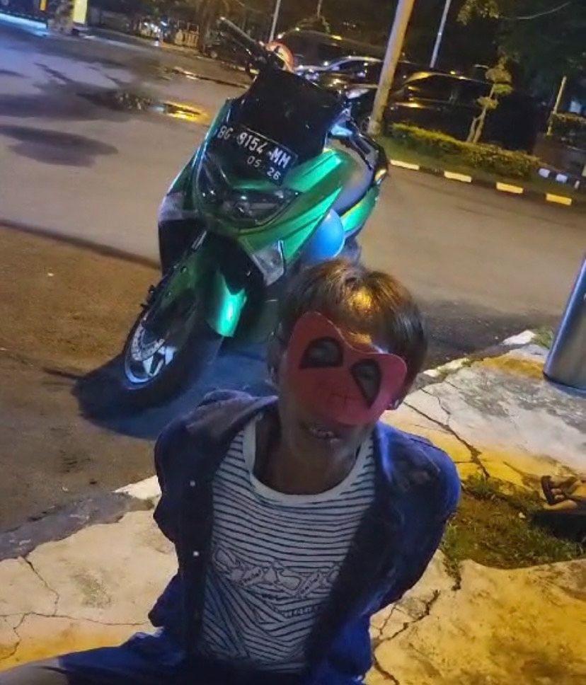 Pria Bertopeng Spiderman Pemalak Pedagang di Palembang Dibekuk