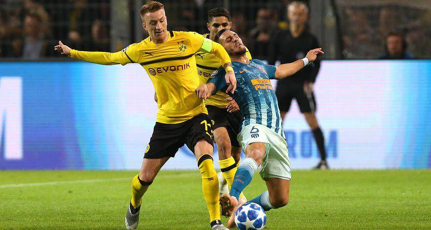 Marco Reus (kiri), pemain Borussia Dortmund, berduel dengan pemain Atletico Madrid. (bvb.de)