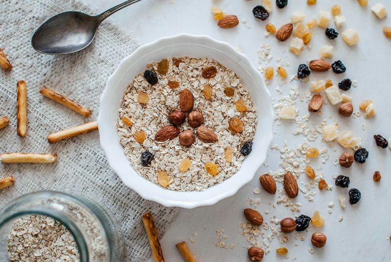 ilustrasi oatmeal (unsplash.com/Margarita Zueva)
