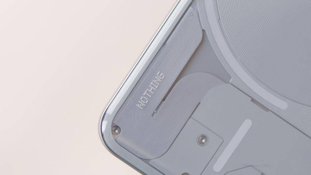 Nothing Phone 2 (dok. Nothing)