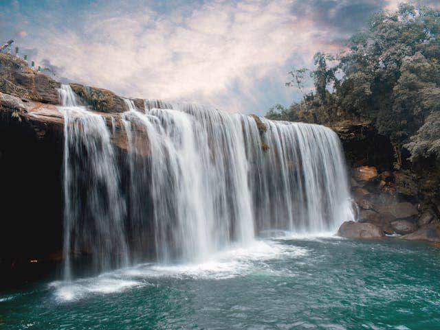 ilustrasi air terjun (pexels.com/FUTURE KIIID)