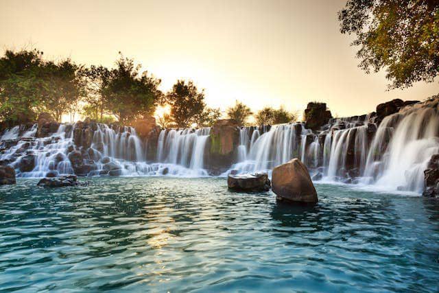 ilustrasi air terjun (pexels.com/Quang Nguyen Vinh)
