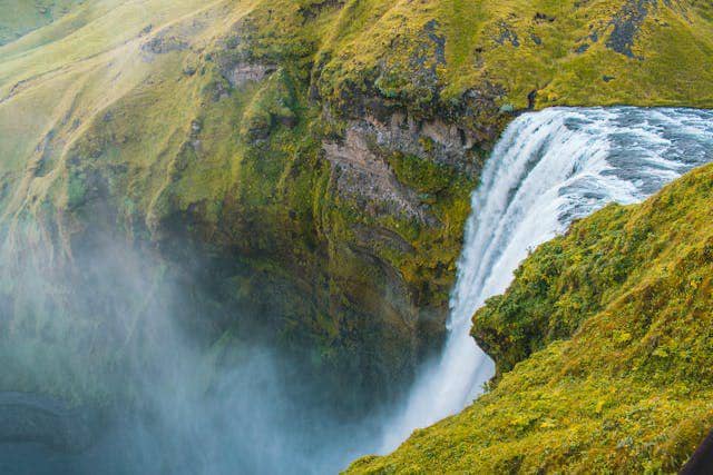 ilustrasi air terjun (pexels.com/Rudy Kirchner)