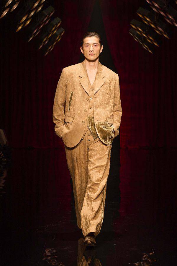 HEOS F/W '24 di Rakuten Fashion Week Tokyo 2024 (dok. Rakuten Fashion Week Tokyo)