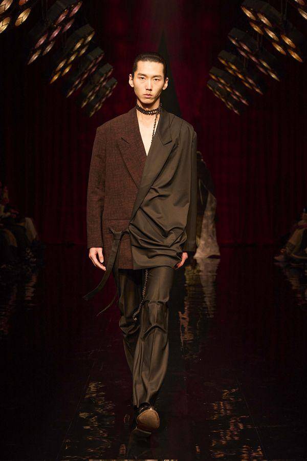 HEOS F/W '24 di Rakuten Fashion Week Tokyo 2024 (dok. Rakuten Fashion Week Tokyo)