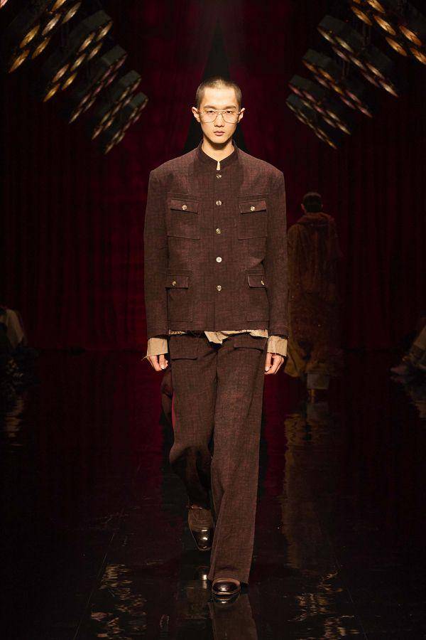 HEOS F/W '24 di Rakuten Fashion Week Tokyo 2024 (dok. Rakuten Fashion Week Tokyo)