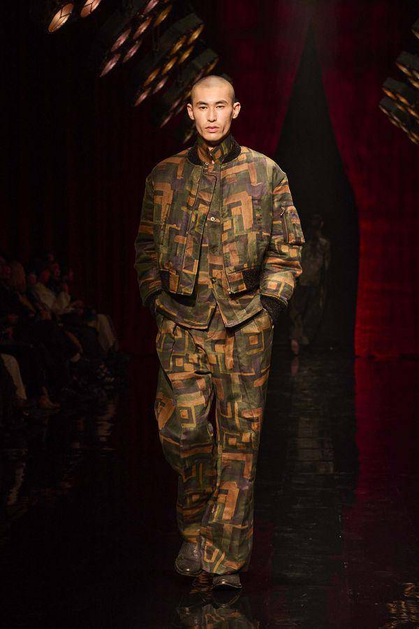 HEOS F/W '24 di Rakuten Fashion Week Tokyo 2024 (dok. Rakuten Fashion Week Tokyo)