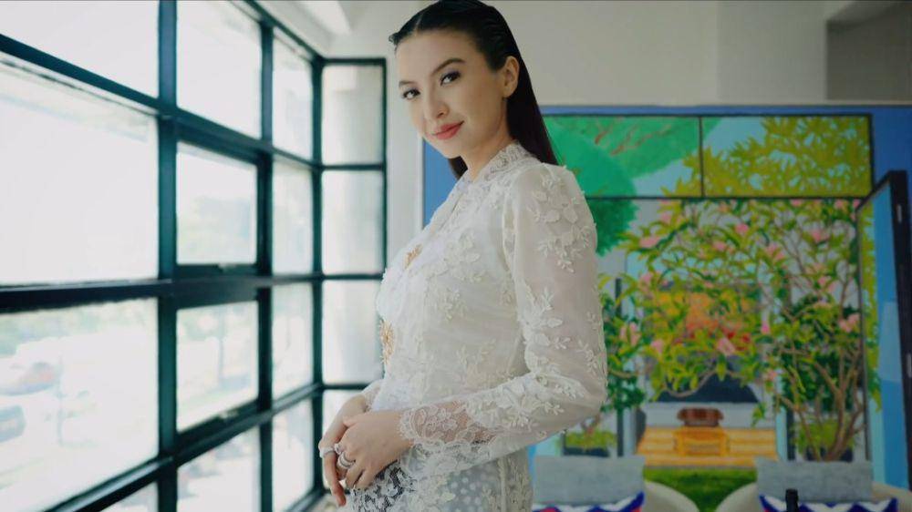 potret photoshoot Raline Shah dengan busana lebaran Melayu (instagram.com/ralineshah)