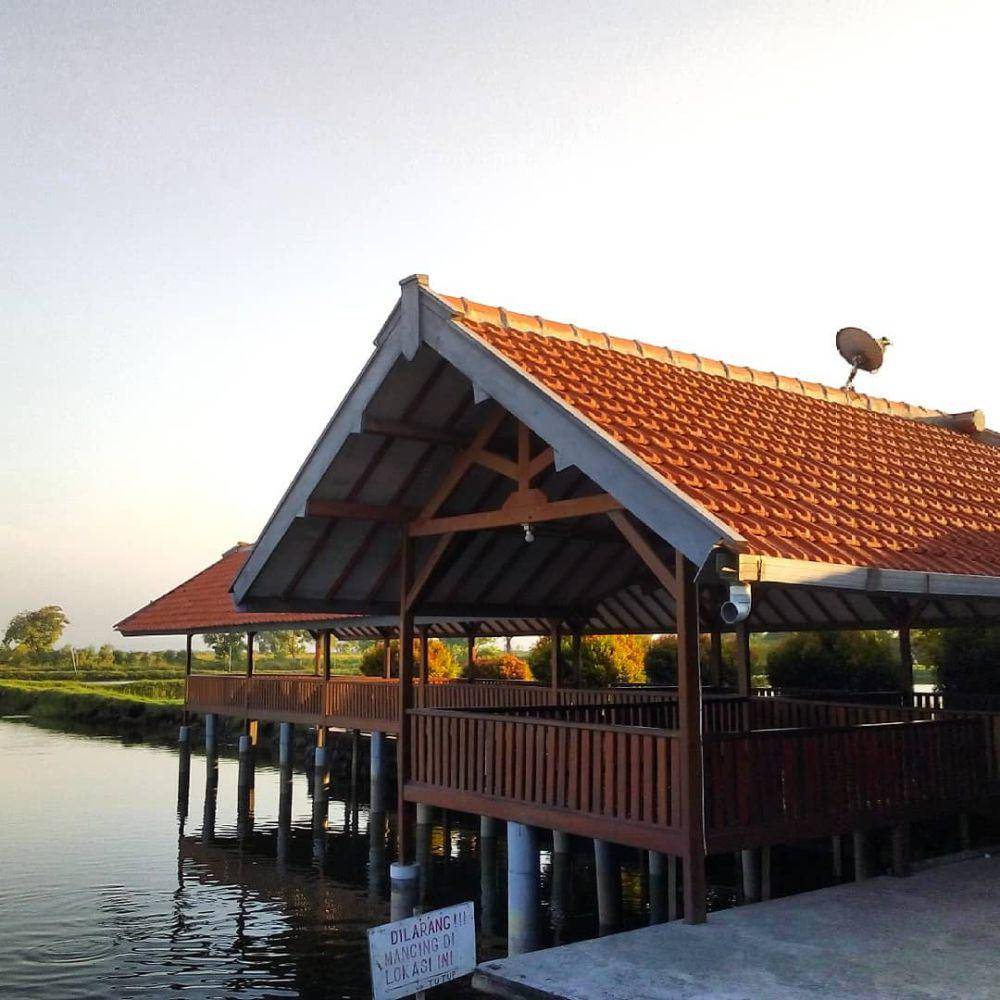 View kolam pancing ini akan kamu dapatkan jika bukber di Lesehan Citra Sidoarjo. Instagram/lesehan_citra
