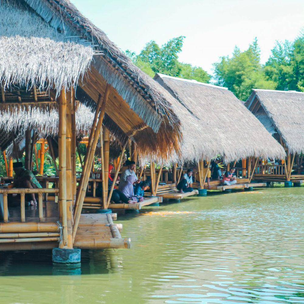 Rumah makan konsep lesehan di Gubug Makan Mang Engking Sidoarjo. Instagram/mangengkingsby