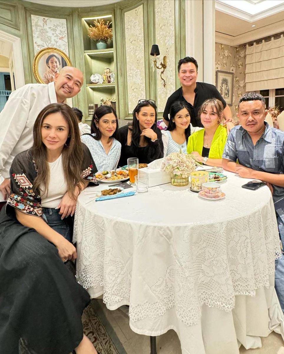 potret ultah Dian Sastrowardoyo ke-42 (instagram.com/titi_kamall)