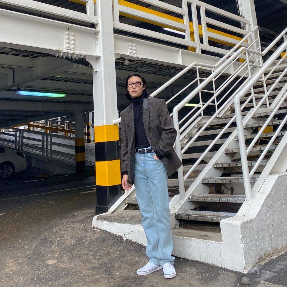 layering outfit ala Ryu Jun Yeol (instagram.com/ryusdb)
