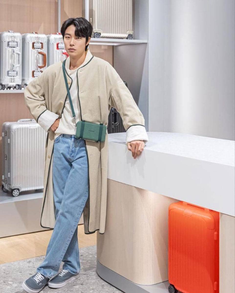 layering outfit ala Ryu Jun Yeol (instagram.com/ryusdb)