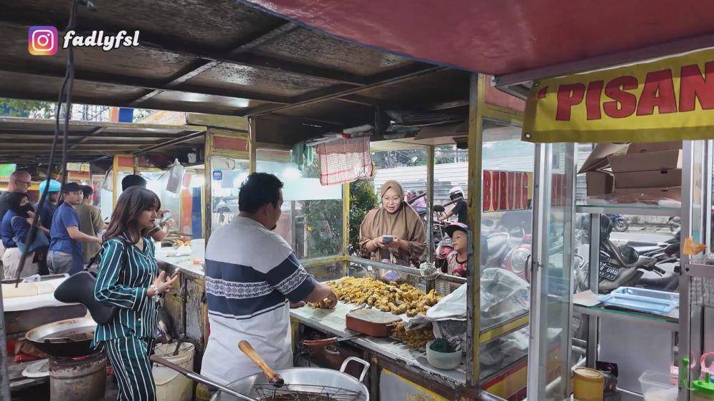 Fuji dan Fadly berburu takjil (YouTube.com/Fadli Faisal)