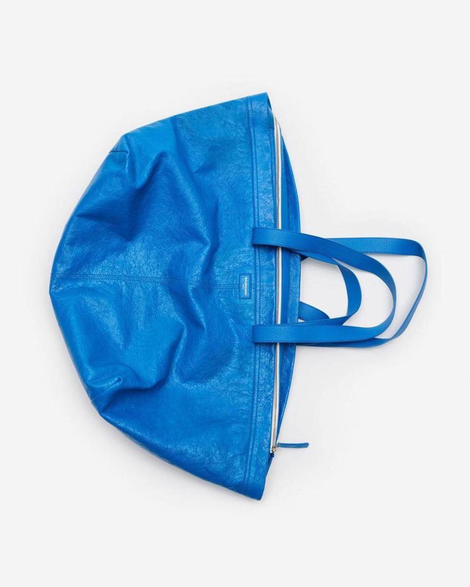 Produk Balenciaga. (instagram.com/balenciaga)