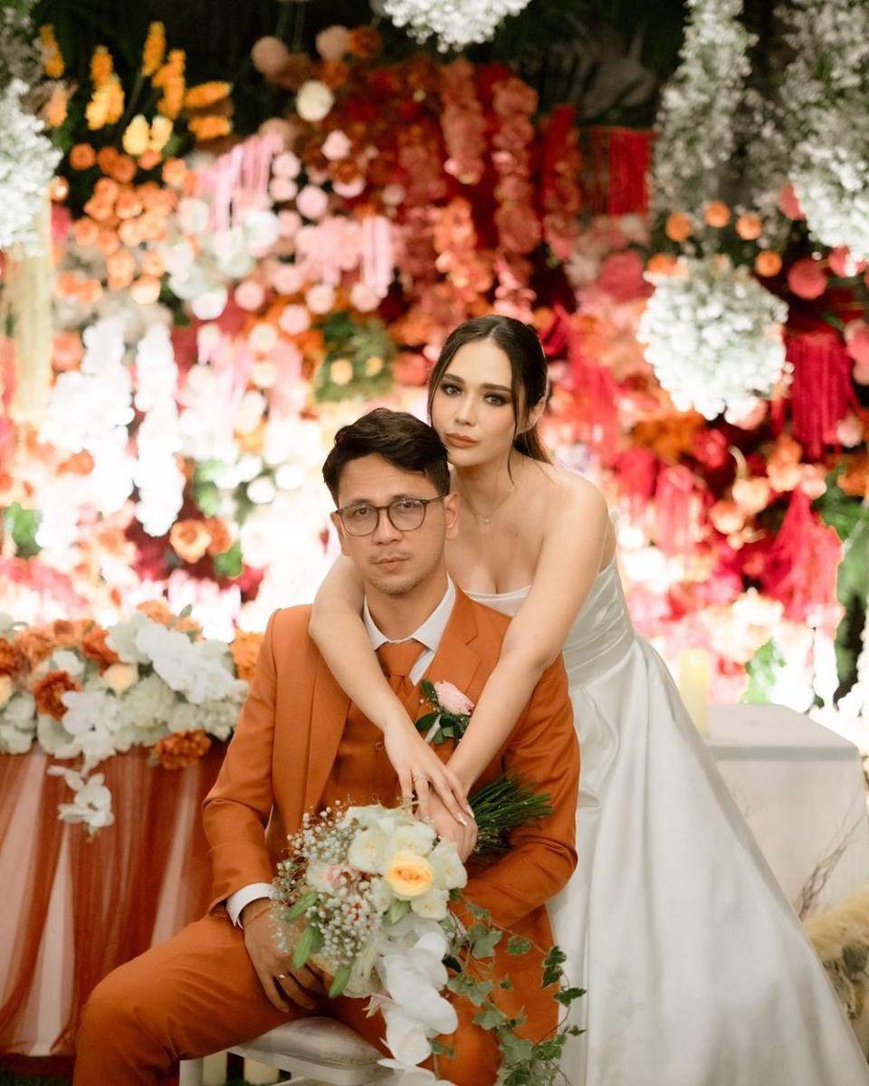 Baju dan Makeup pernikahan Raquel. (instagram.com/zarhendrik)
