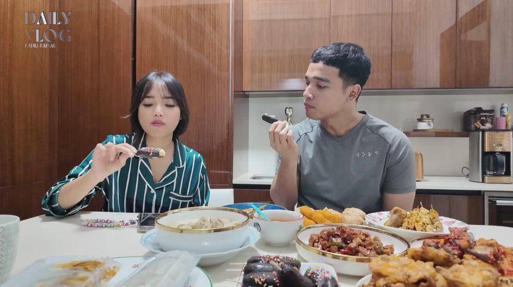 Fuji dan Fadly berburu takjil (YouTube.com/Fadli Faisal)