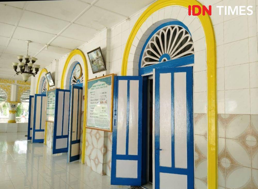 Pintu masuk Masjid Jamik Ismailiyah (IDN Times/Eko Agus Herianto)