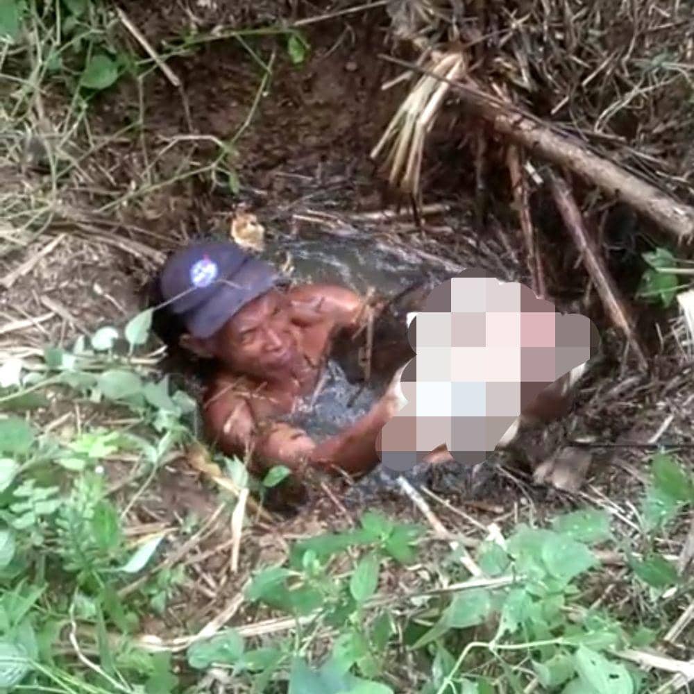 (Warga Lubuk Linggau saat temukan jasad bayi di dalam bekas sumur) IDN Times/istimewa