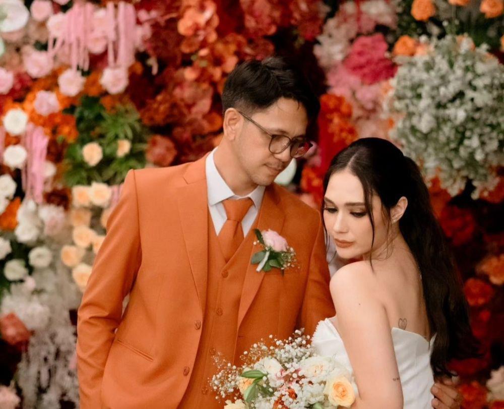 8 Dekorasi Pernikahan Zarry Hendrik, Pesta Kebun yang Menarik
