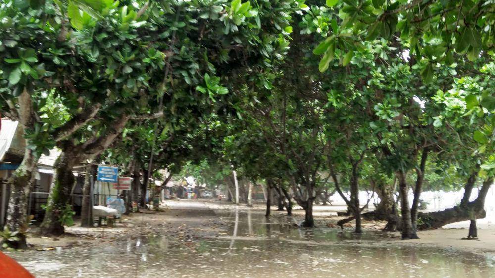 Pemantauan ombak tinggi di sejumlah pantai Malang Selatan. (Dok. BPBD Kabupaten Malang)