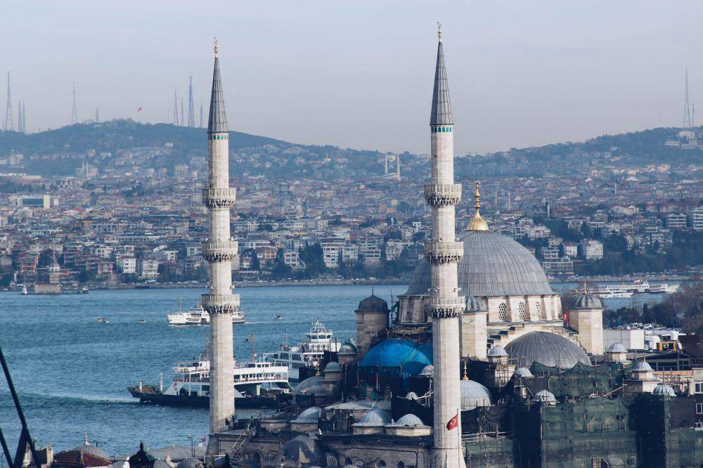 Masjid Biru (unsplash.com/ Michael Parulava)
