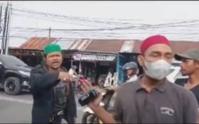 Tangkapan layar video viral anggota Pemuda Pancasila Makassar mengintimidasi pemilik ruko di sekitar Pasar Senggol, Jalan Opu Daeng Risadju/Istimewa
