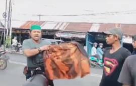 Tangkapan layar video viral anggota Pemuda Pancasila Makassar mengintimidasi pemilik ruko di sekitar Pasar Senggol, Jalan Opu Daeng Risadju/Istimewa