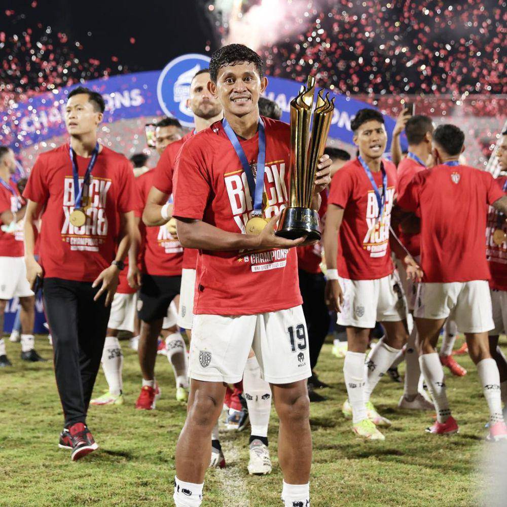 Rizky Pellu saat meraih juara Liga 1 bersama Bali United pada Liga 1 2021/202. (Instagram.com/rizkypellu19)