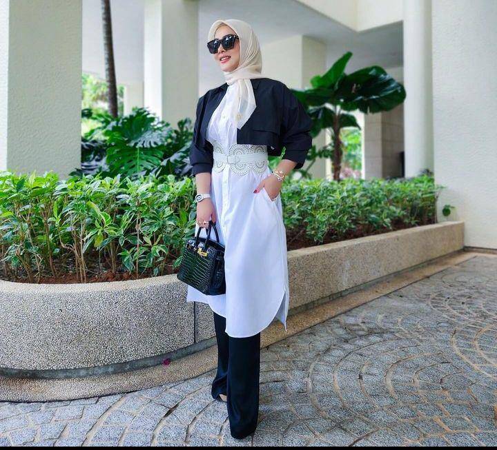 Gaya hitam putih Syahrini (Instagram.com/princessyahrini)