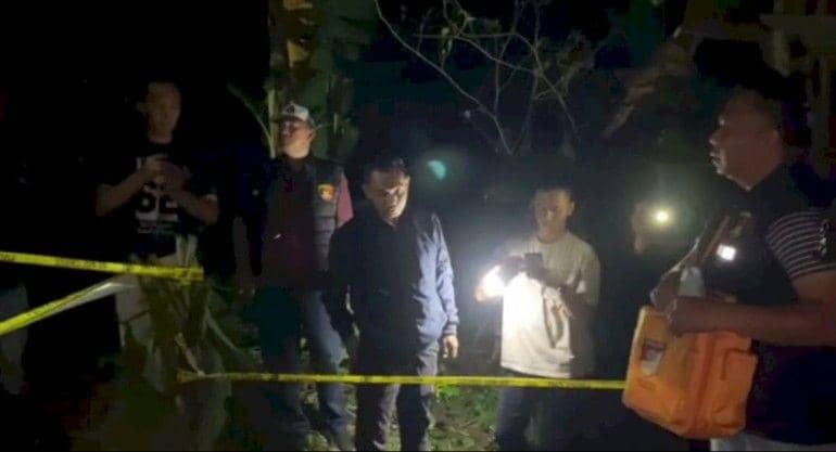 (Polres Lubuk Linggau saat melakukan olah TKP penembakan bayi di bekas sumur) IDN Times/istimewa