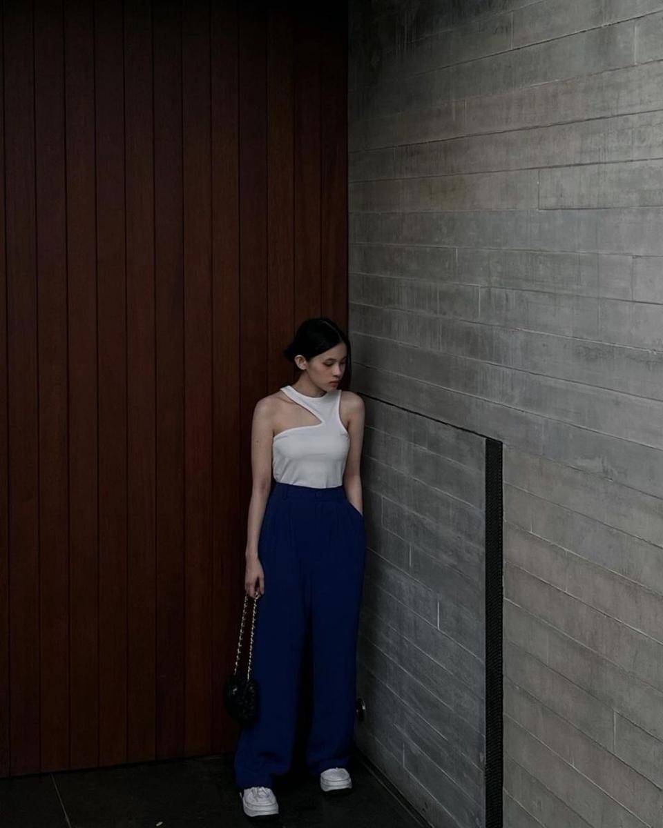 long pants ala Jesslyn JKT48 (instagram.com/jkt48.lyn.s)