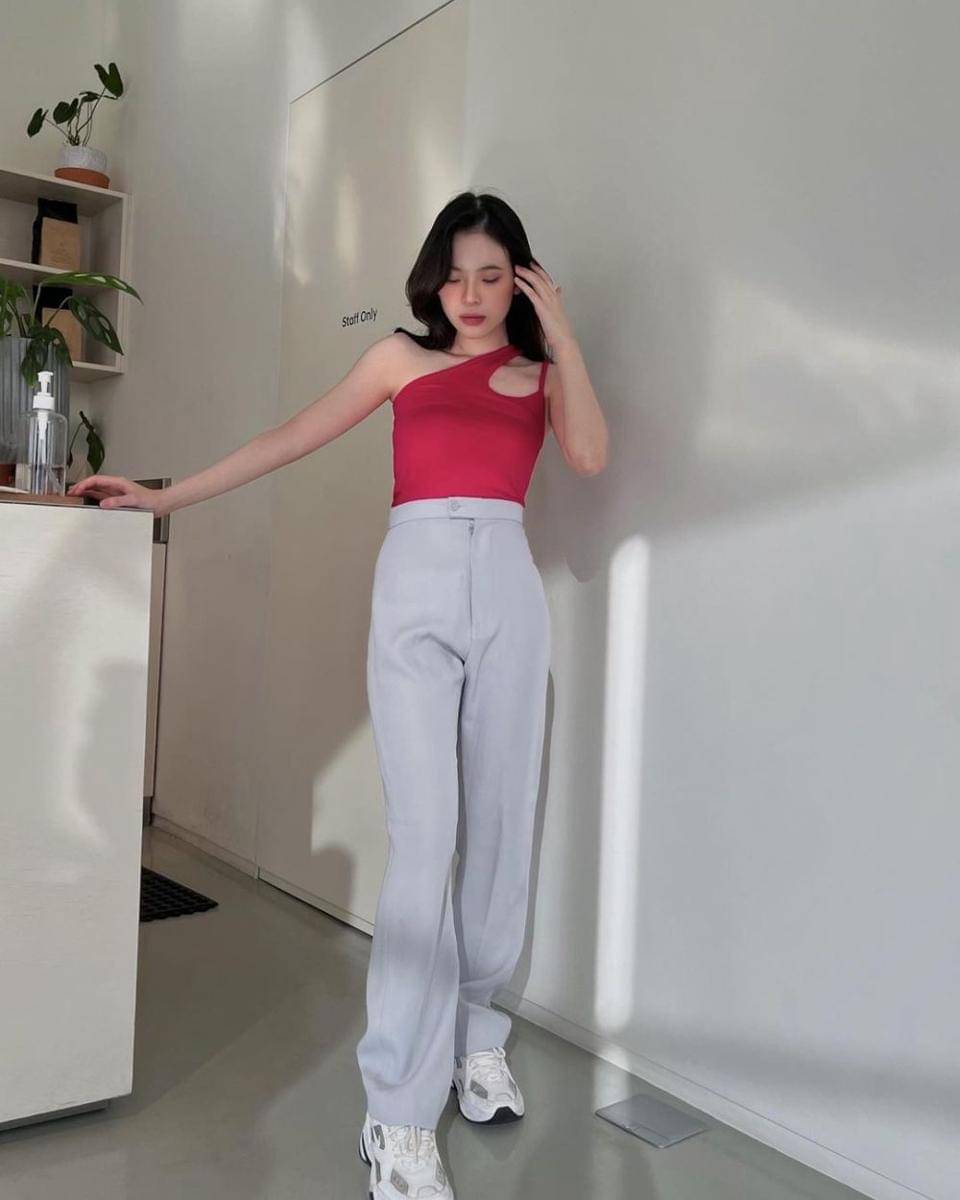 long pants ala Jesslyn JKT48 (instagram.com/jkt48.lyn.s)