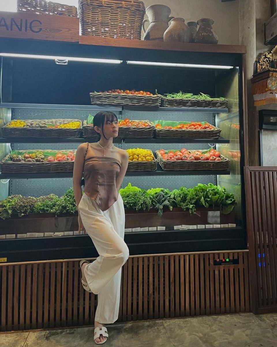 long pants ala Jesslyn JKT48 (instagram.com/jkt48.lyn.s)