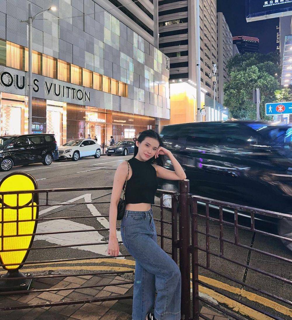 long pants ala Jesslyn JKT48 (instagram.com/jkt48.lyn.s)
