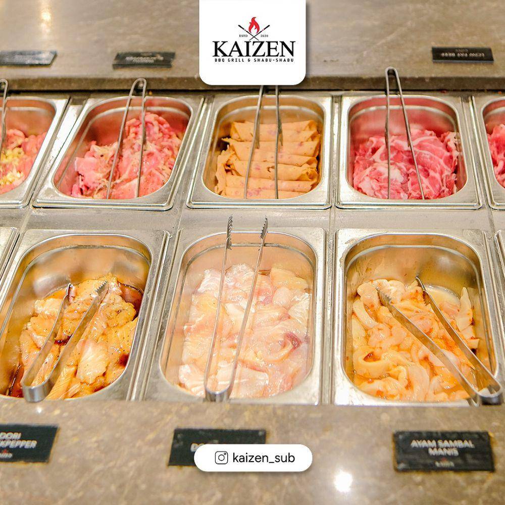 Aneka daging fresh yang bisa kamu makan sepuasnya di Kaizen Surabaya. Instagram/kaizen_sub