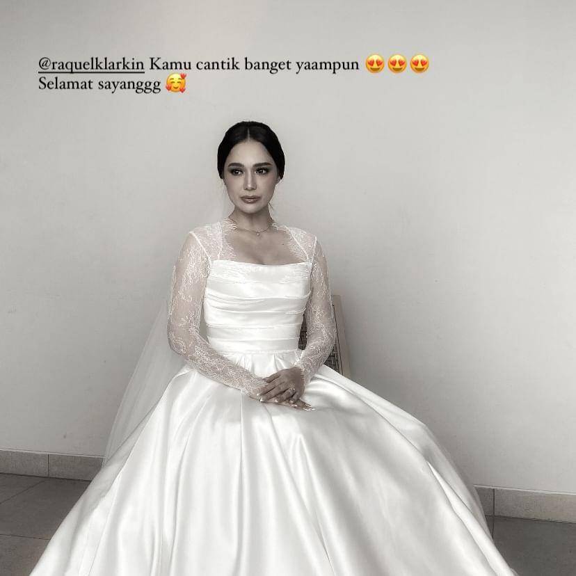 Baju dan makeup Raquel. (instagram.com/leclemmiebyamelia)